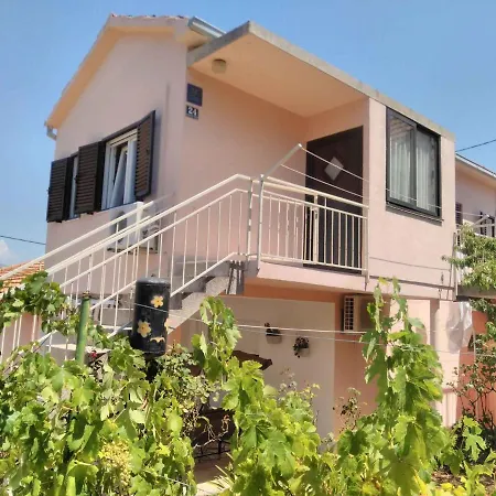 In Slatine/insel Ciovo 6128 Holiday home Slatine